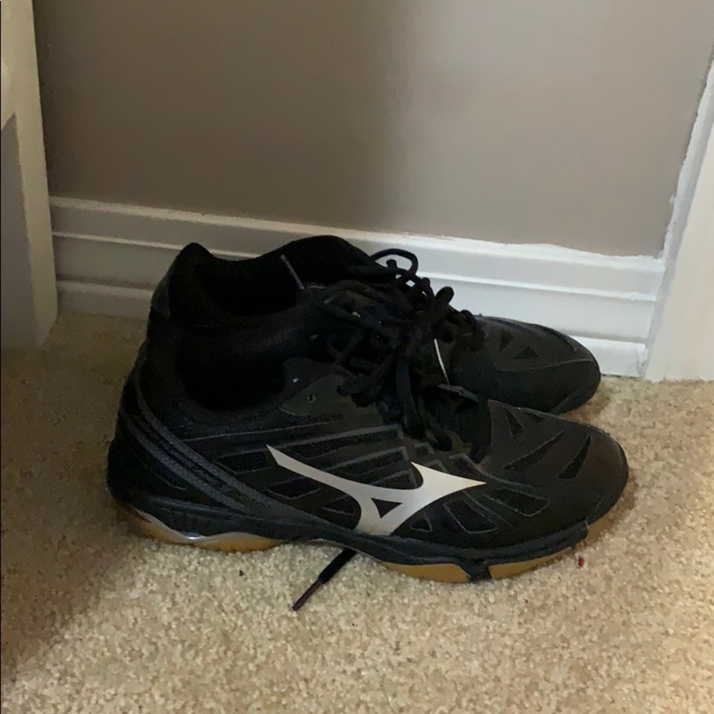 Mizuno volleyball shoes